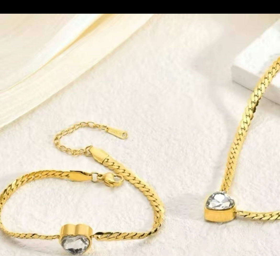 Vintage Elegant Set Gold-Plated Geometric Heart Necklace-Timeless & Versatile Classic Charm for any occasion