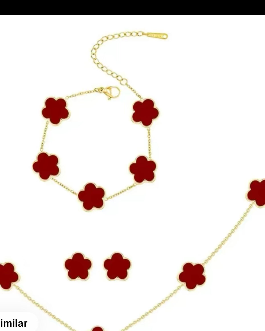 Elegant minimalist Set Flowers Necklace