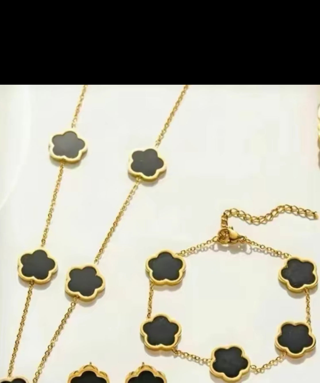 Elegant minimalist Set Flowers Necklace